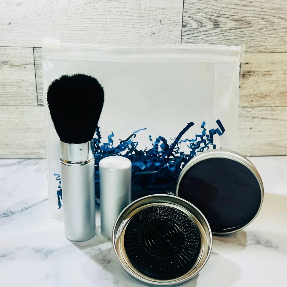 MakeUp Brush Cleaner Soap Kit - Travel Bag with Brush, Soap and Cleaner Tin